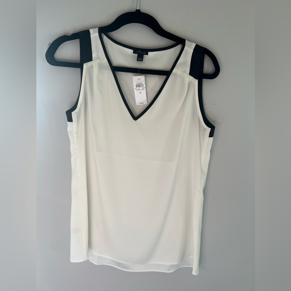 NWT Ann Taylor cream and black v-neck tank blouse. Size Small
